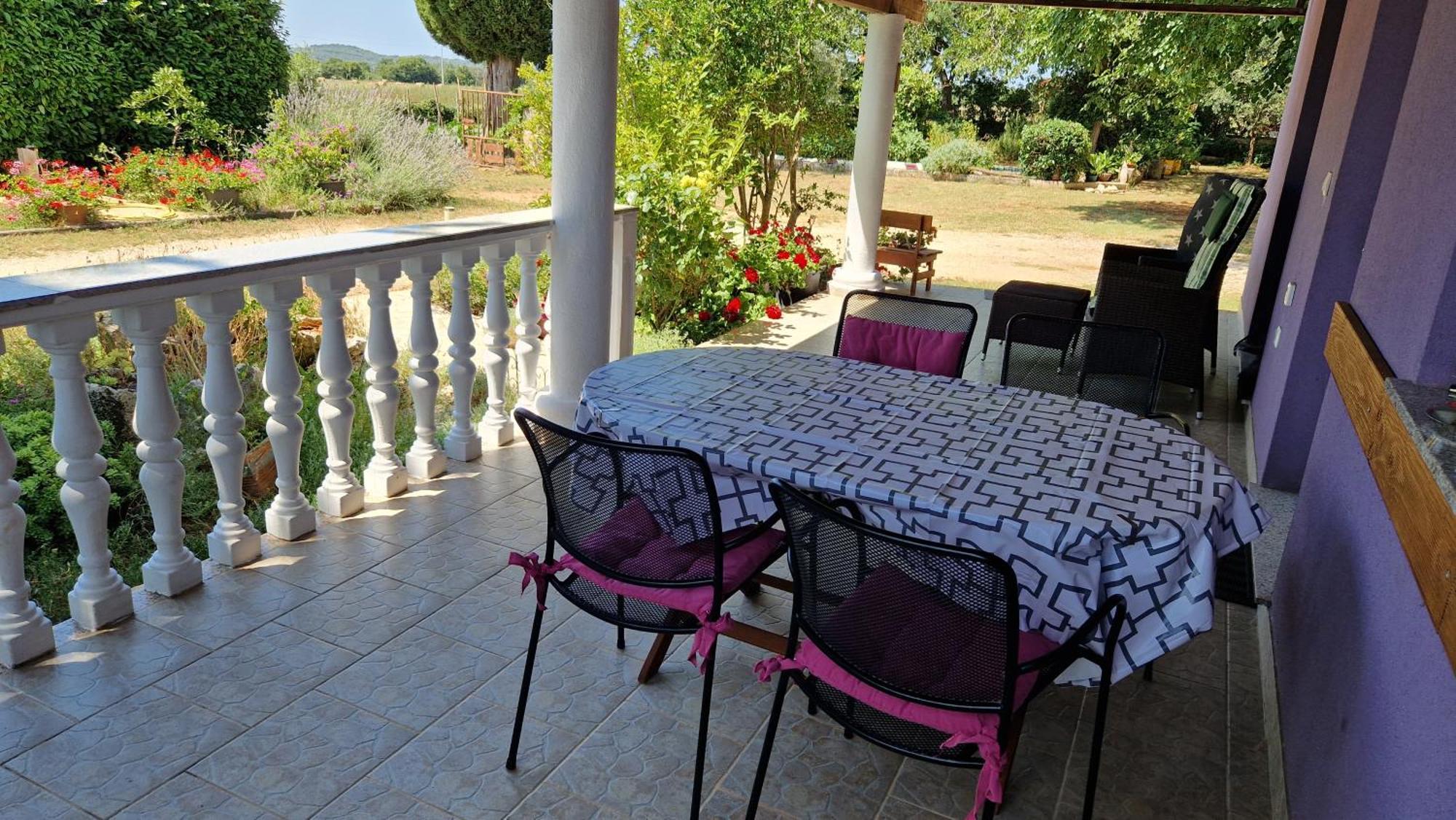 Vakantiehuis Charming Cozy Holliday House 2+2